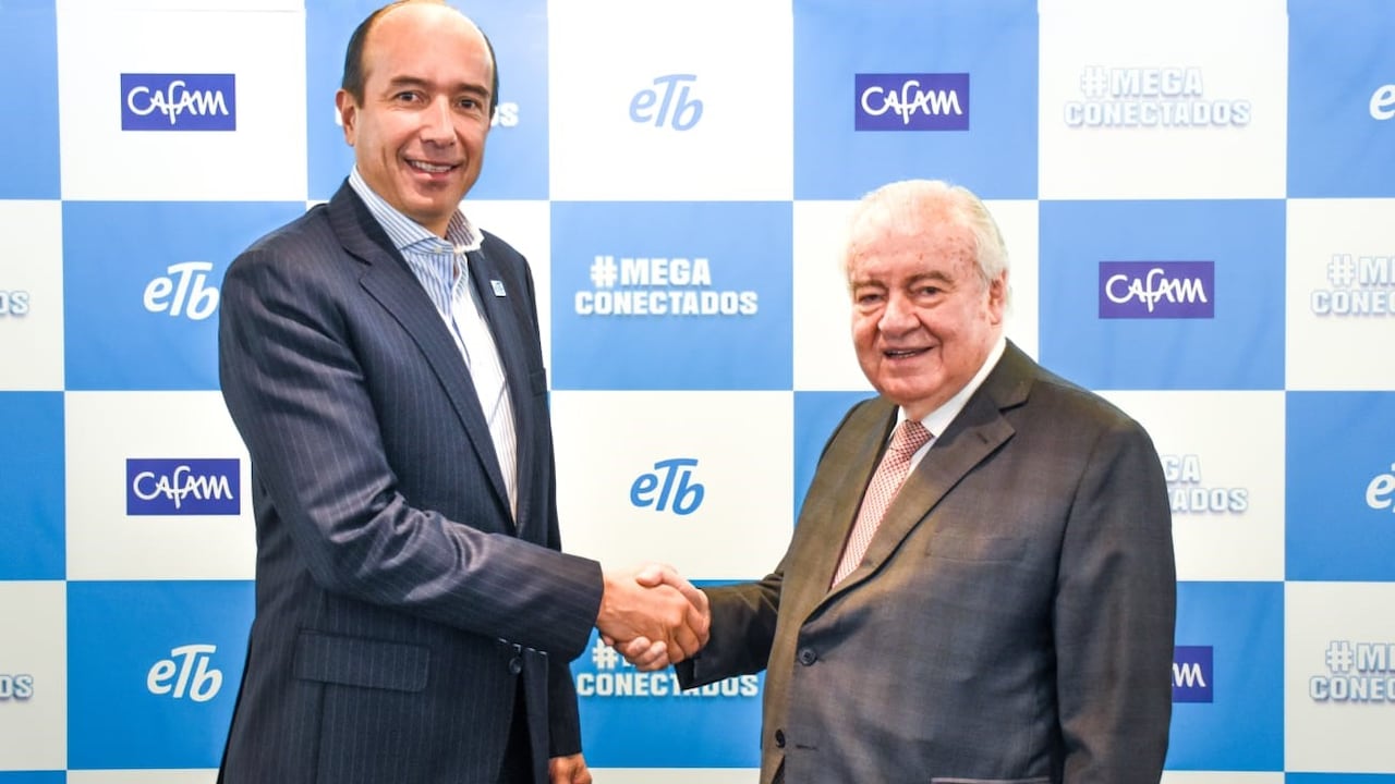 , el presidente de ETB, Sergio González y el director de Cafam, Luis Gonzalo Giraldo.