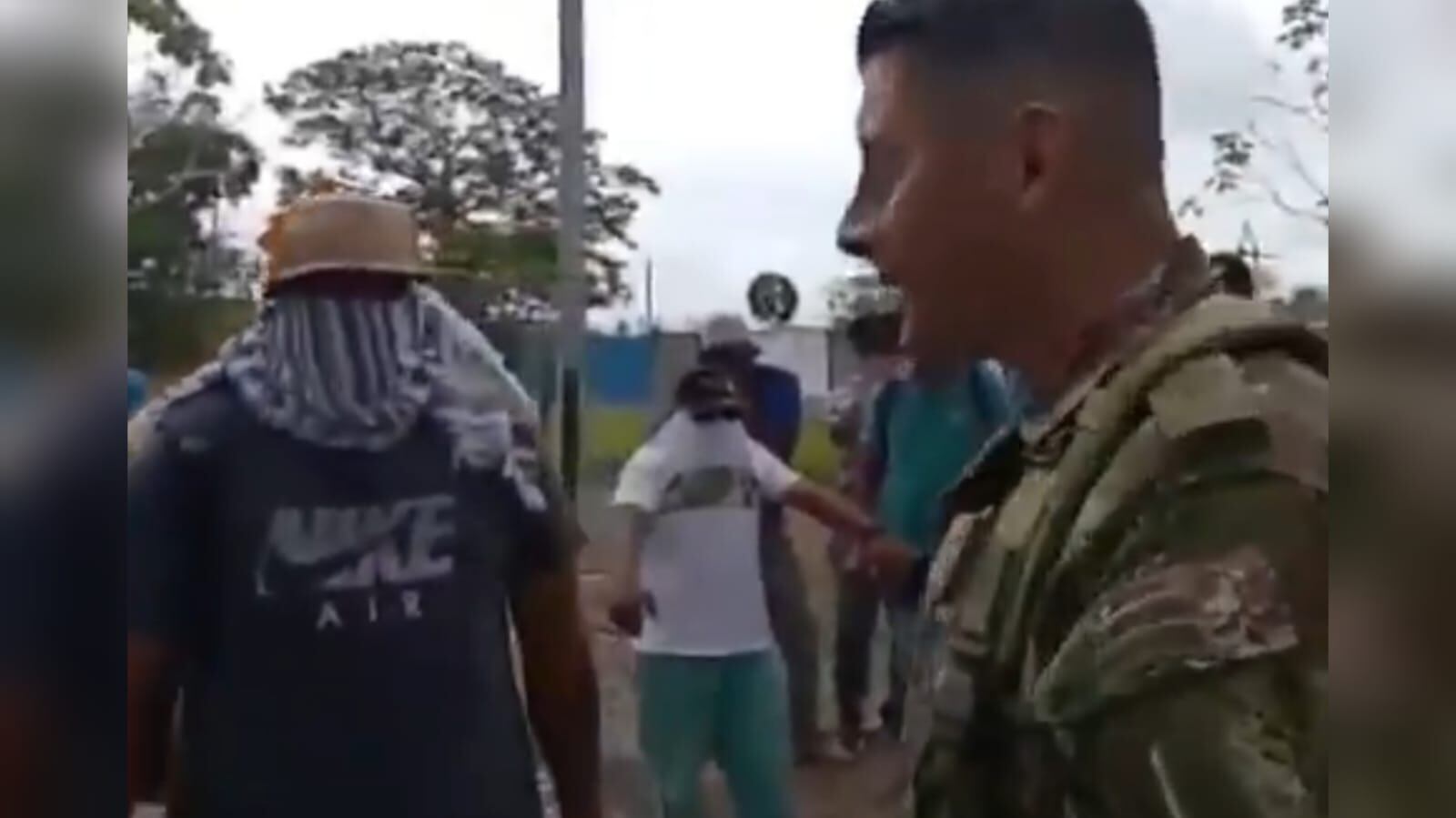 Encapuchado carea a un coronel del Ejército en el bajo cauca, antioqueño.