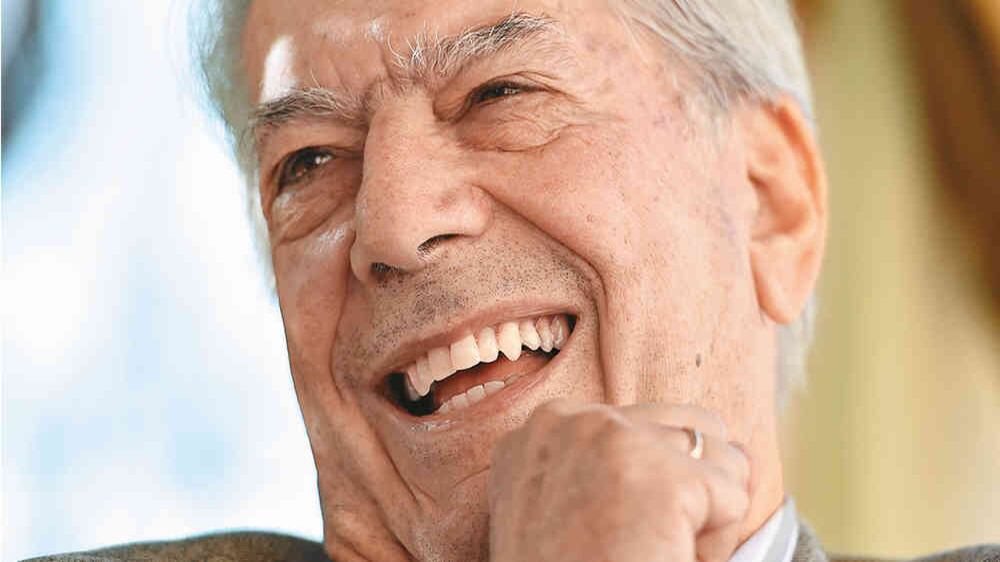 Cuando un saboteador lo increpó en la Feria del Libro de Bogotá de 2014, Vargas Llosa atinó a decir: "en Colombia la gente se exalta...aquí la gente está viva".