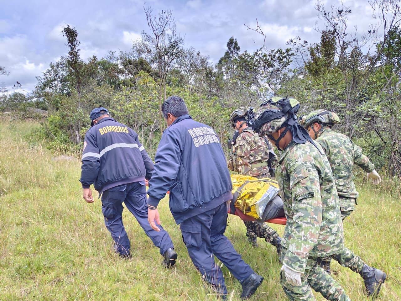 Operativo de rescate del Ejército y bomberos en Boyacá.