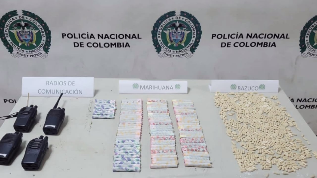 Como si fuera una tienda: jíbaro vendía bazuco por la ventana de un edificio; trató de escapar por el tejado cuando fue descubierto