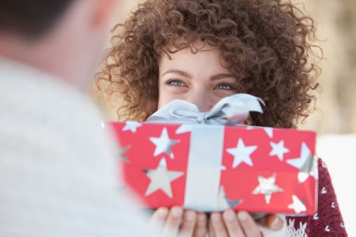 Las parejas aprovechan esta época para demostrar cariño a través de regalos.