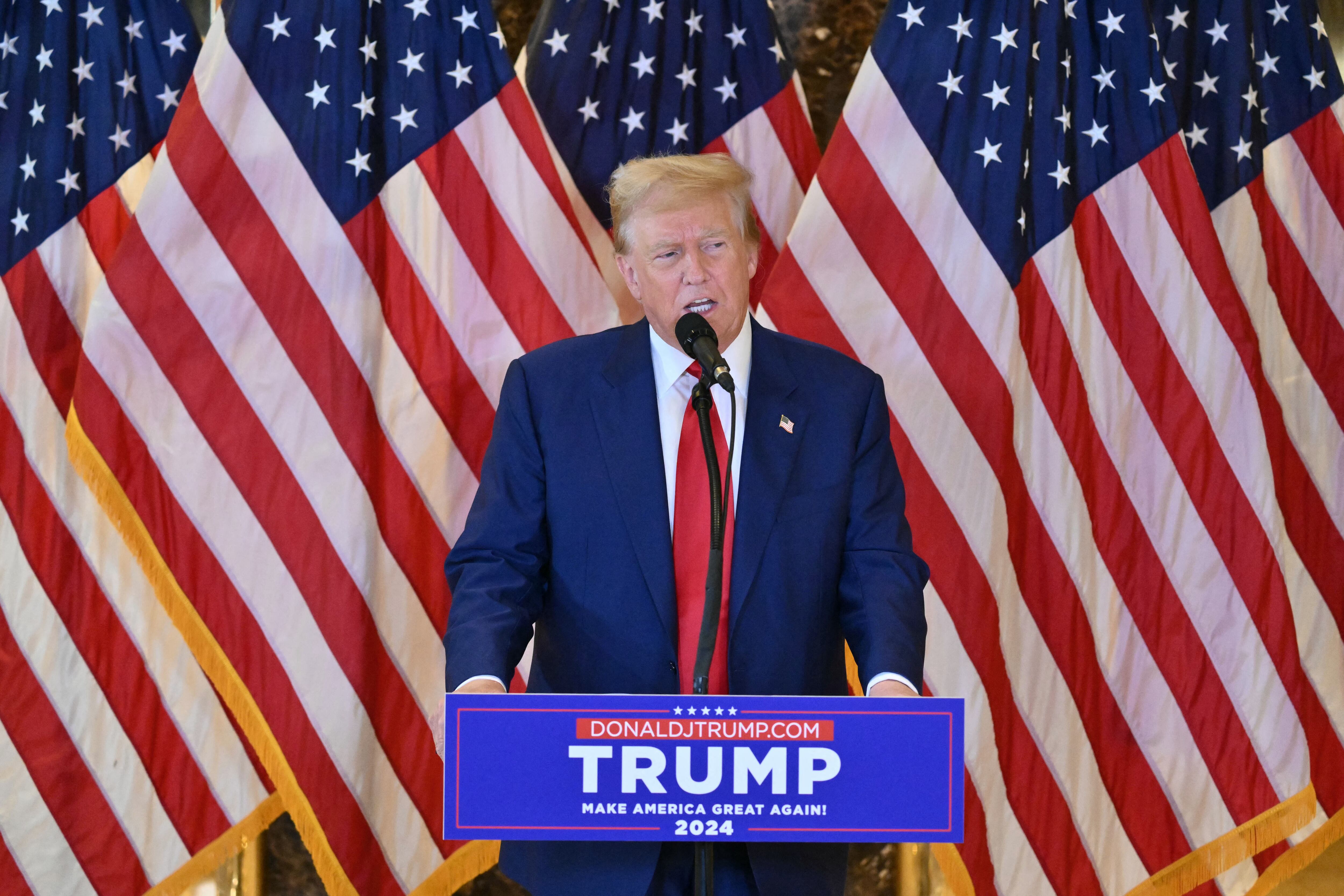 El ex presidente estadounidense y candidato presidencial republicano Donald Trump habla durante una conferencia de prensa después de ser declarado culpable de cargos de dinero secreto en la Torre Trump en la ciudad de Nueva York el 31 de mayo de 2024. Donald Trump se convirtió en el primer ex presidente estadounidense condenado por un delito después un jurado de Nueva York lo declaró culpable de todos los cargos en su caso de dinero secreto, meses antes de unas elecciones en las que aún podría regresar a la Casa Blanca.