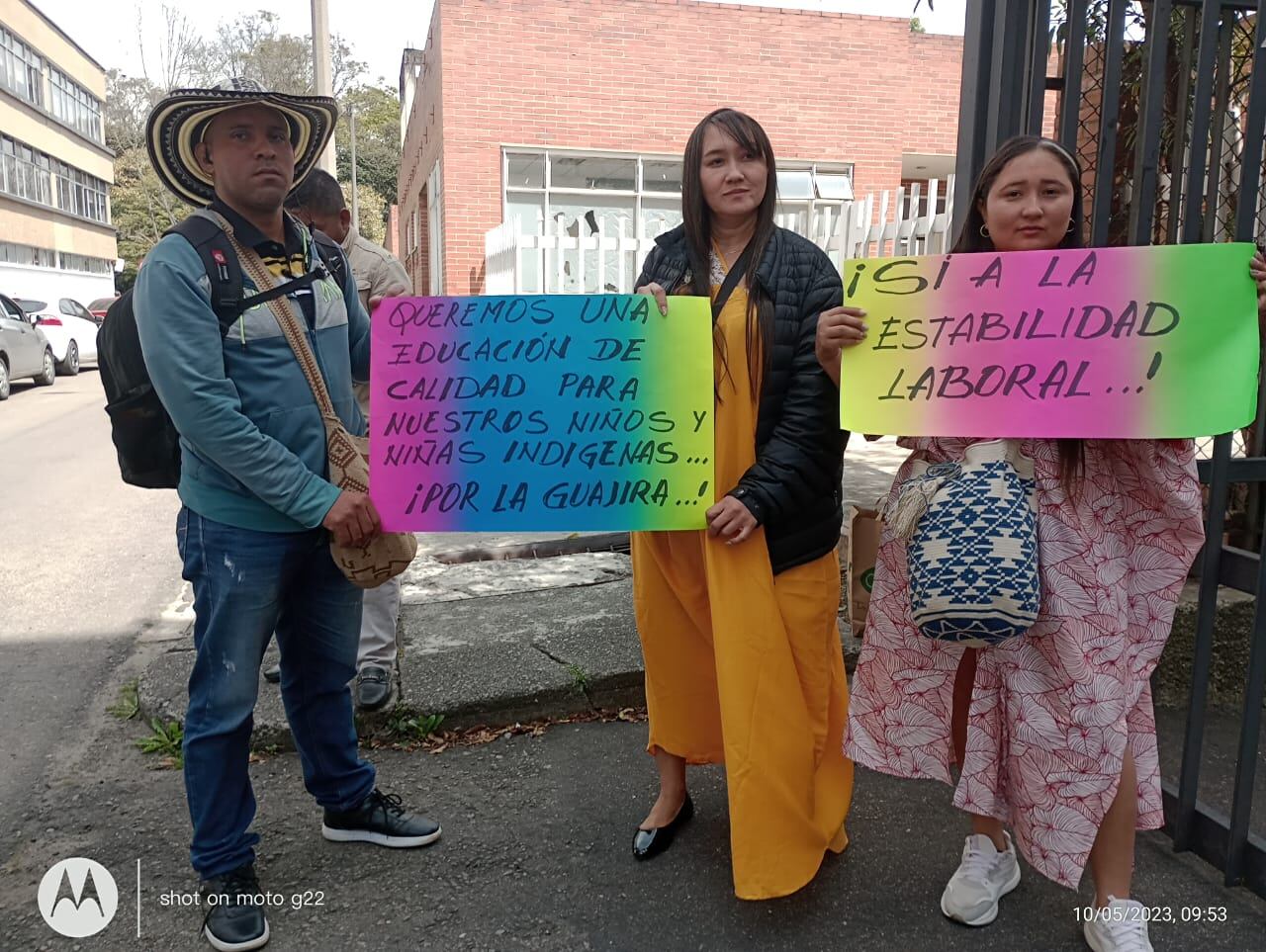 Educadores protestan contra el Gobierno.