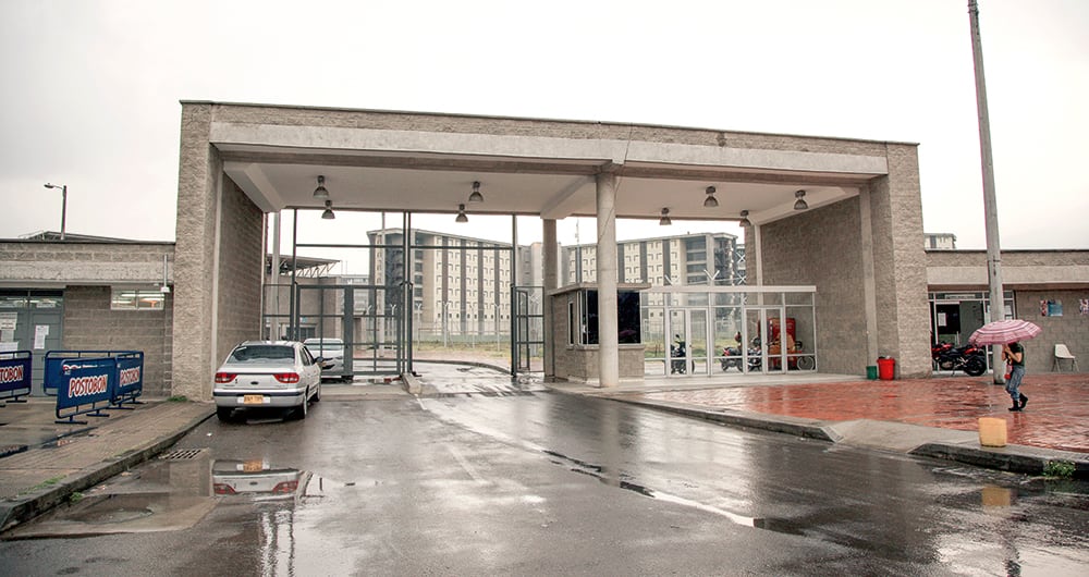 Ni la detención en el pabellón del alta seguridad de La Picota ha sido suficiente para controlar a estos delincuentes, que usan su poder y sus millones para seguir delinquiendo tras las rejas. El plan es construir una edificación al estilo de los penales de Estados Unidos. 