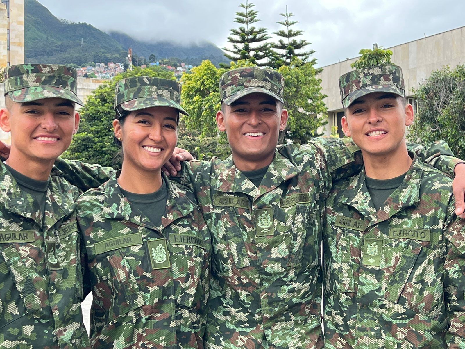Yanira Vargas Lancheros siempre quiso ser una mujer militar y enaltecer la bandera tricolor. Hoy, a sus 47 años,  tiene a cuatro de sus hijos prestando su servicio militar en el Batallón de Infantería N.º 37 Guardia Presidencial.