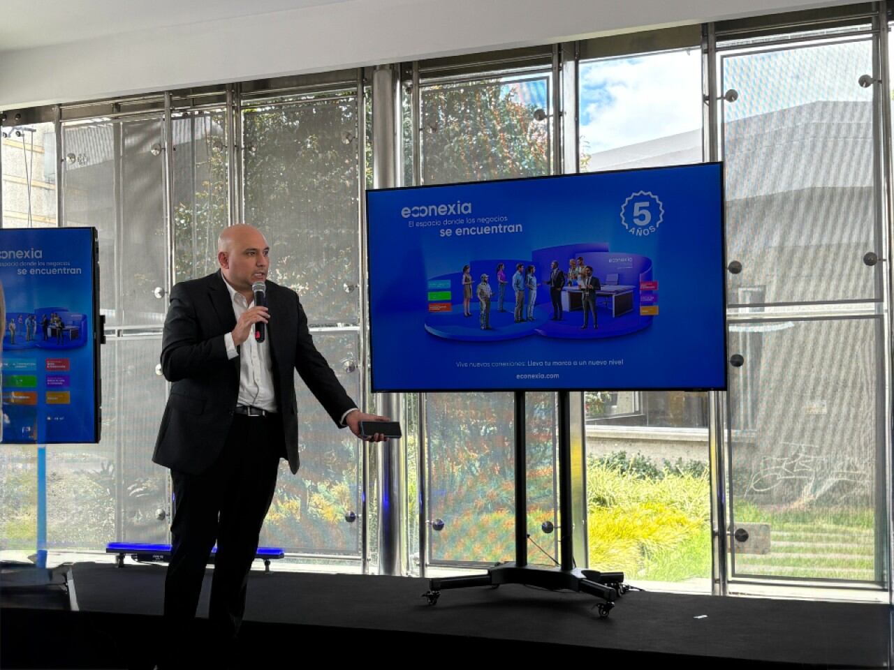 Diego Laverde, subgerente de negocios internacionales y Econexia, presenta los avances del ecosistema digital en su quinto aniversario.