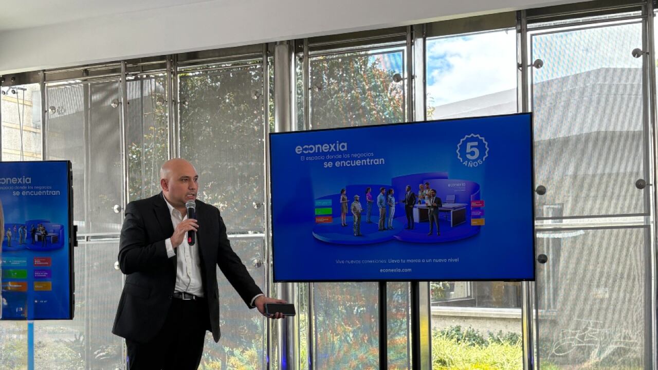 Diego Laverde, subgerente de negocios internacionales y Econexia, presenta los avances del ecosistema digital en su quinto aniversario.