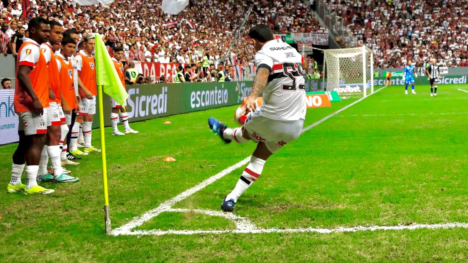 James Rodríguez en medio del partido del pasado miércoles 28 de febrero por el campeonato paulista.
