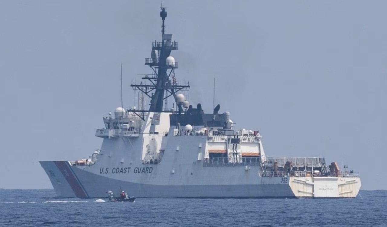 El buque de la Guardia Costera, Stratton, cruza por el estrecho de Taiwán (imagen de referencia).