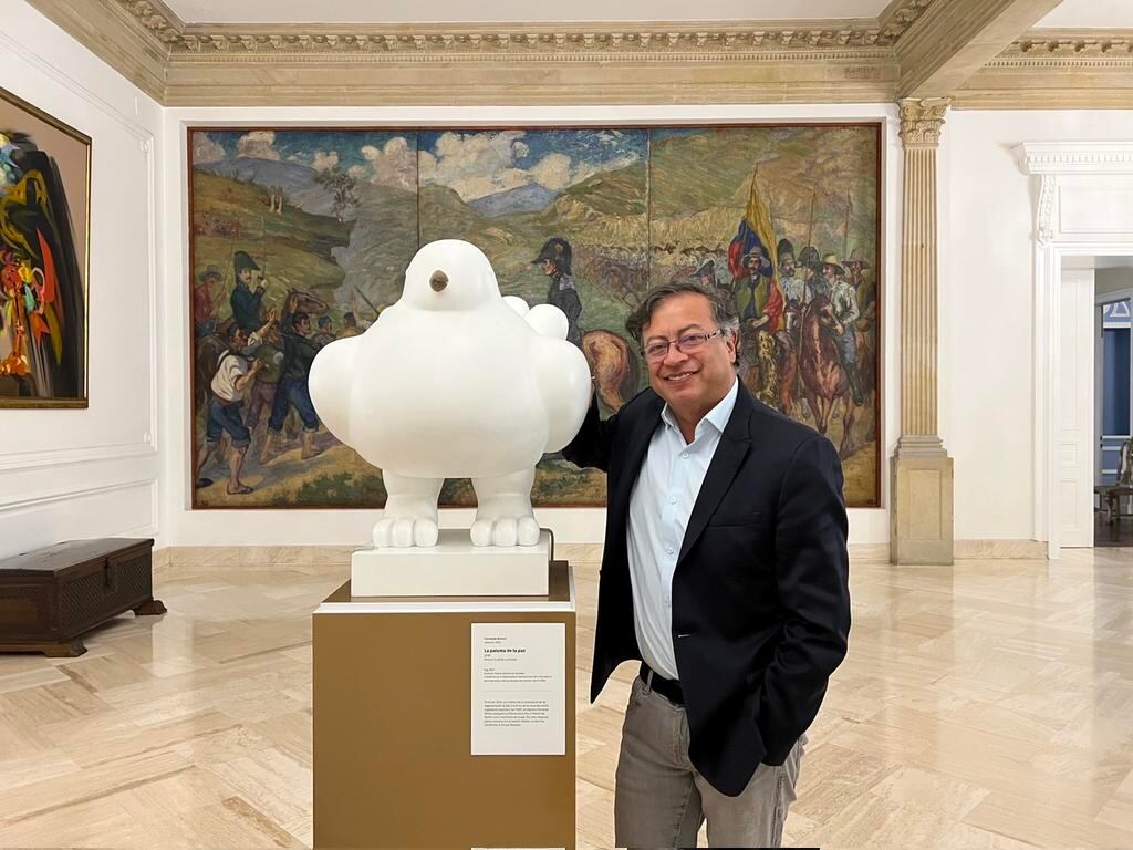 Gustavo Petro regresó la escultura de la paloma de la paz a Palacio.
