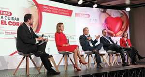 Ariel Soto, editor de Foros Semana; Karen Dueñas, cardióloga clínica de la Fundación Cardioinfantil; Luis Moya Jiménez, presidente de la Liga Colombiana contra el Infarto y la Hipertensión Arterial; Ángel Alberto García Peña, jefe de la Unidad de Cardiología del Hospital Universitario San Ignacio, e Isabel Cristina Cárdenas Moreno, presidenta del Capítulo de Cardiología de la Mujer.