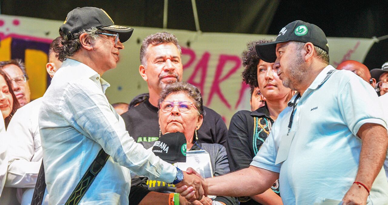 El presidente Gustavo Petro en el marco del ‘tarimazo’ con los jefes de las estructuras criminales más temidas de Medellín y el Valle de Aburrá.