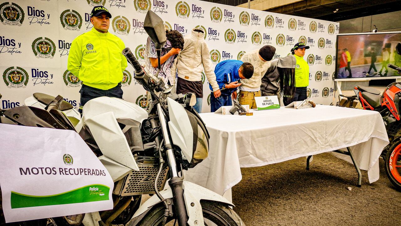 Presuntos ladrones de motos.