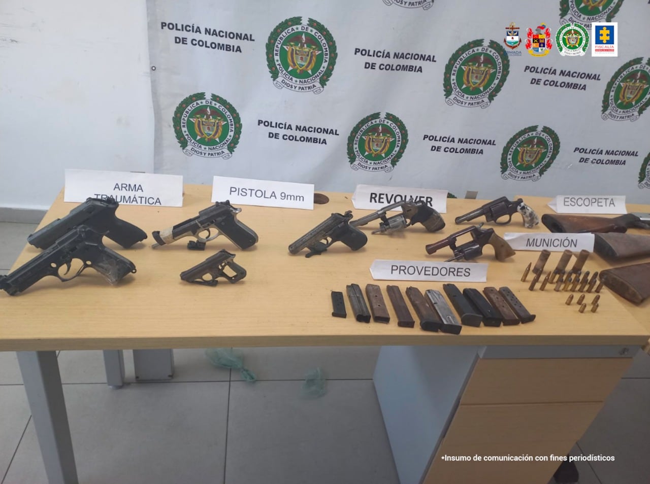 El armamento pertenece a la banda Los Espartanos.