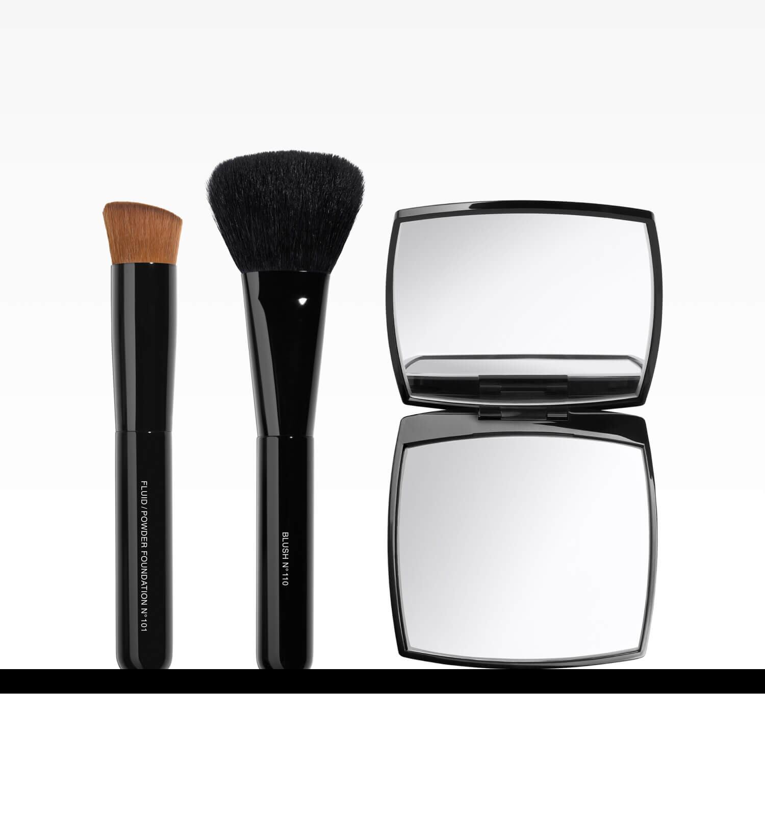 Colección de brochas Chanel para maquillaje facial, incluyendo la esponja Pinceau Éponge Teint.