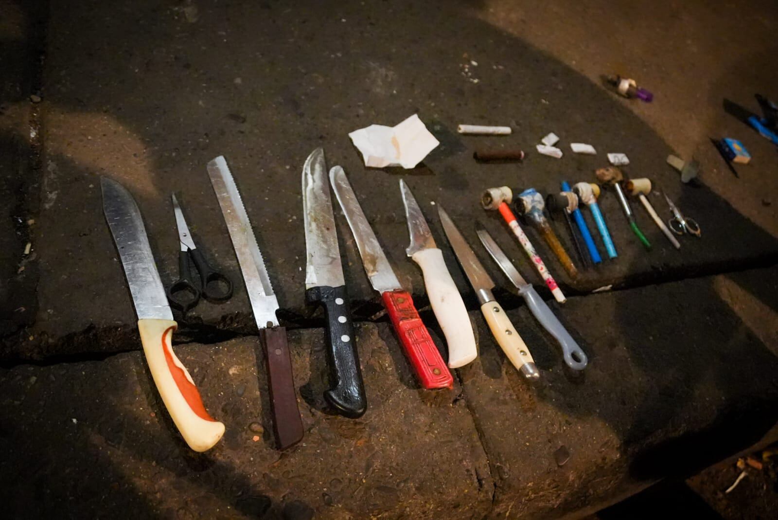 Se incautaron un total de 1.919 armas cortopunzantes.