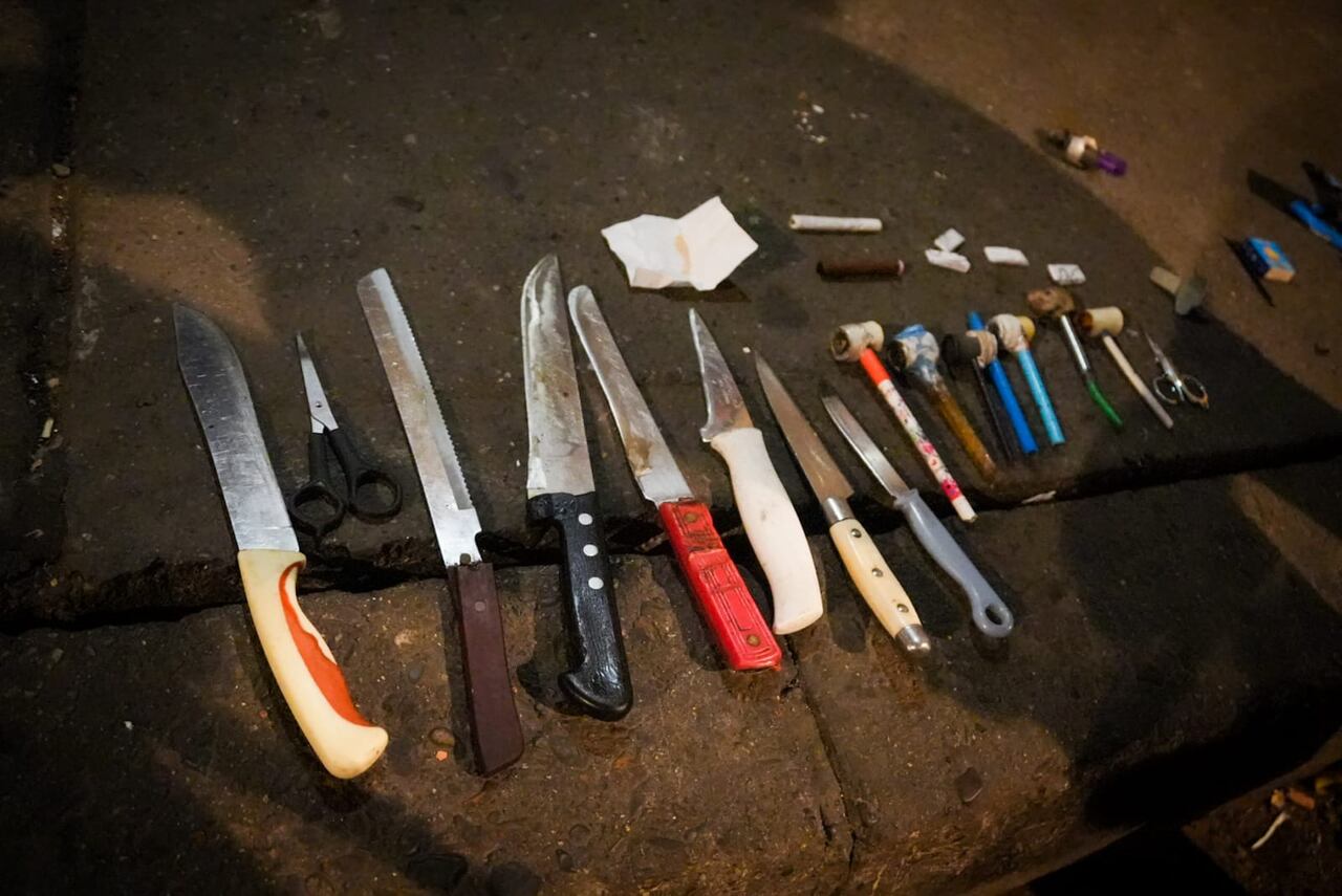 Se incautaron un total de 1.919 armas cortopunzantes.