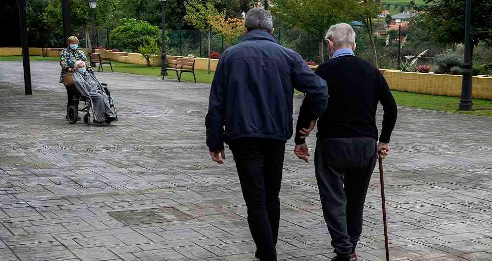 Los ojos de los colombianos también estarán puestos en la reforma pensional, con la que buscaría que si una persona gana cuatro salarios mínimo, el primer y segundo salario vaya destinado a Colpensiones y el resto a los fondos privados, entre otras. 