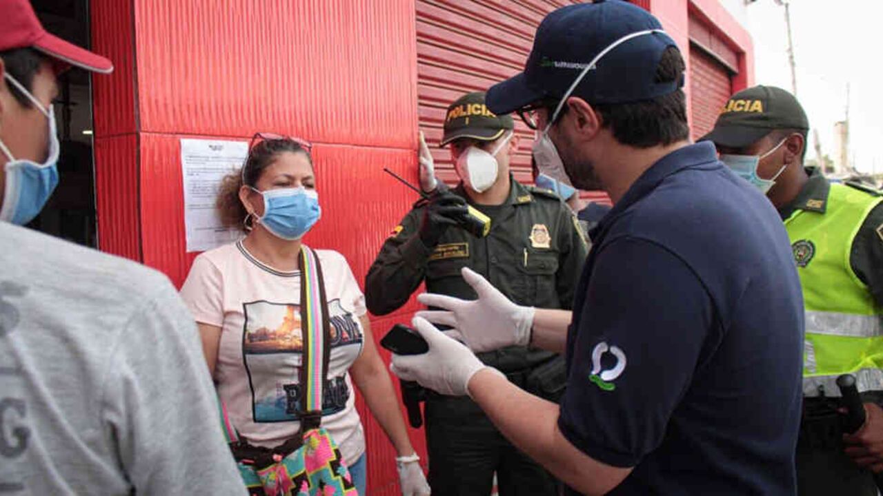 Esta semana el alcalde de Barranquilla, Jaime Pumarejo, afirmó que la ciudad continuará en aislamiento preventivo obligatorio y con ley seca los fines de semana, mientras que el pico y cédula se empezó a alternar un día para cédulas pares y otro para impares.