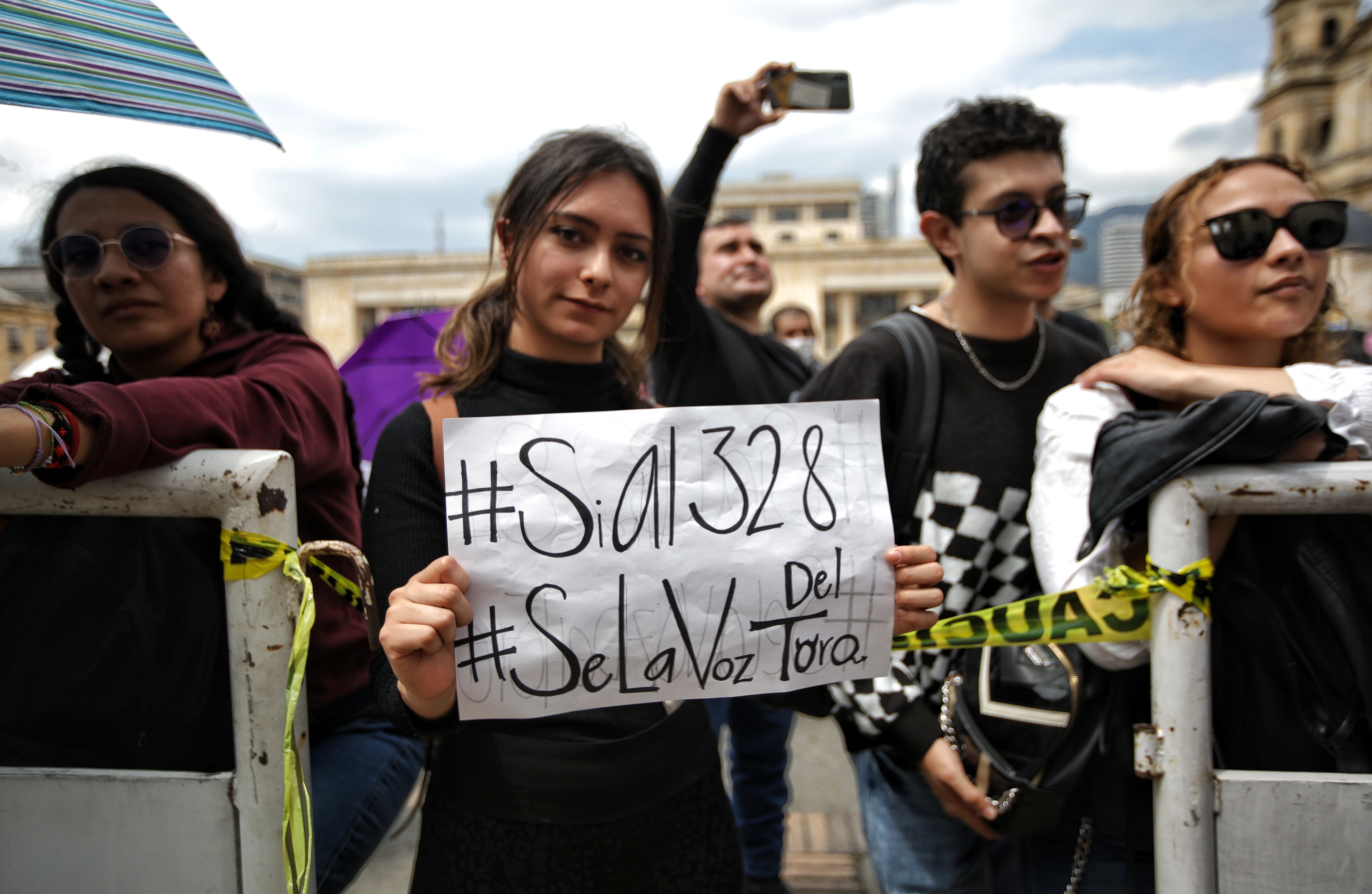 Protesta antitaurina en la plaza de Bolívar frente al Congreso de la República