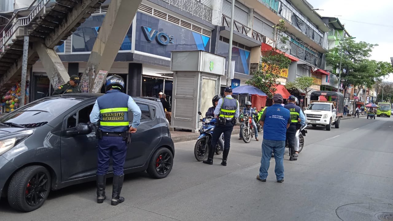 La medida también rige para los automotores de servicio oficial.
