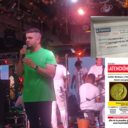 Julián Bedoya, precandidato a la Gobernación de Antioquia, citó a periodistas y les entregó regalos.