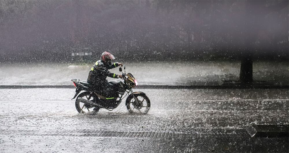 En algunas regiones llueve con bastante intensidad.