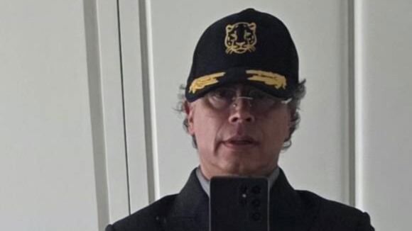 Gustavo Petro mostró el regalo de los habitantes de calle.