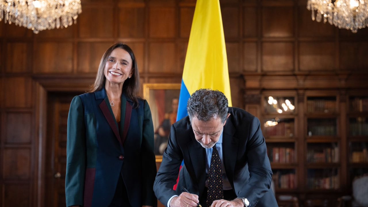 La ceremonia se llevó a cabo en el Palacio de San Carlos, sede de la Cancillería.