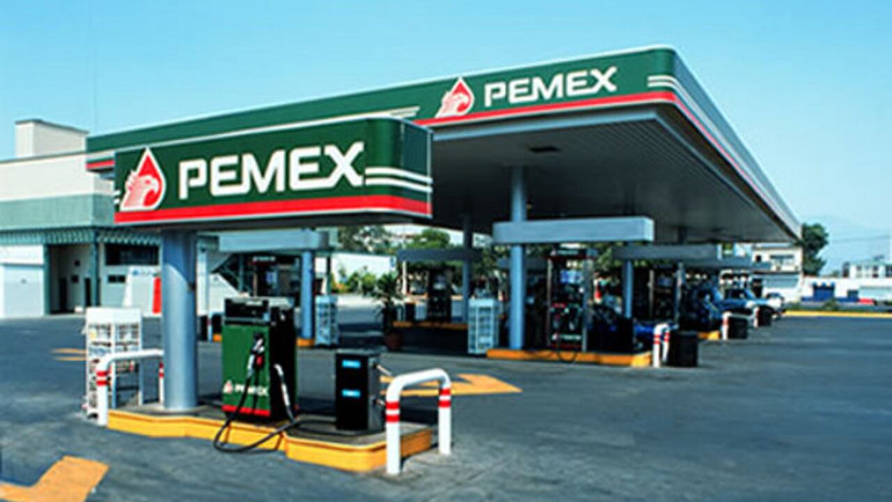 Puesto: 1 CEO: Michael T. DukeEmpleados: 2,100,000