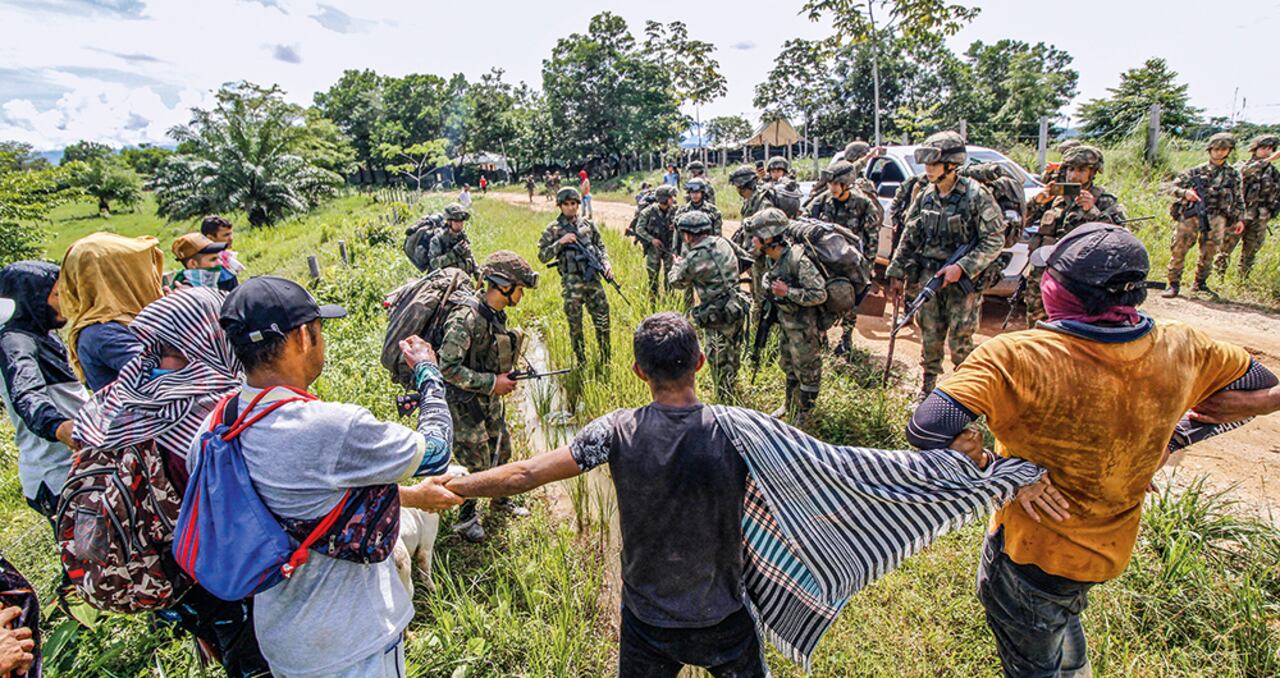 La propuesta, planteada en las ‘recomendaciones’, reduce la autonomía de las Fuerzas Militares y de Policía en las regiones, que deberán consultarse con las autoridades étnicas.