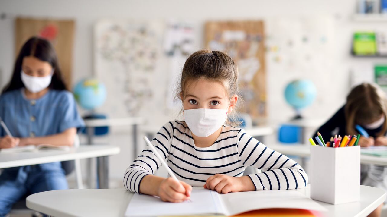 La medida cobija tanto a escuelas como colegios y universidades, y entrará en vigencia a partir del 15 de mayo de 2022.