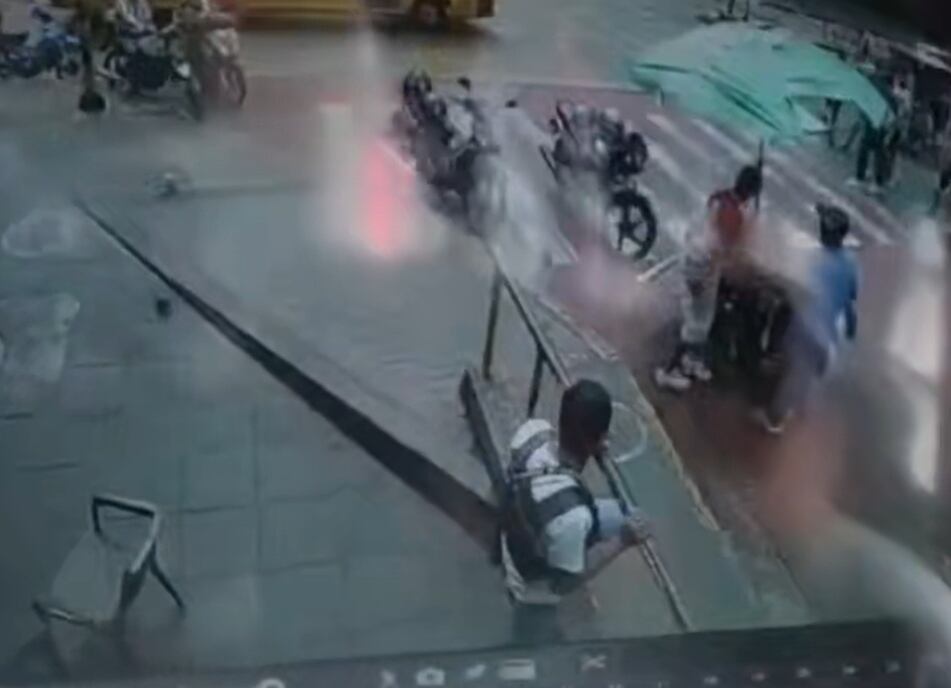 El hombre lo atacó y huyó del sitio.