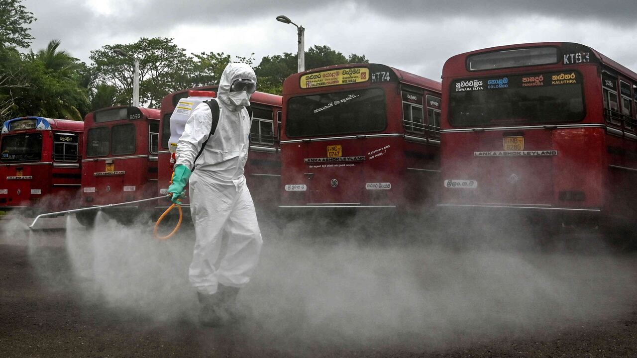 Coronavirus: OMS advierte que es peligroso fumigar las calles con desinfectantes/Foto: AFP