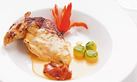 La pechuga de pollo ayuda a construir y desarrollar masa muscular.