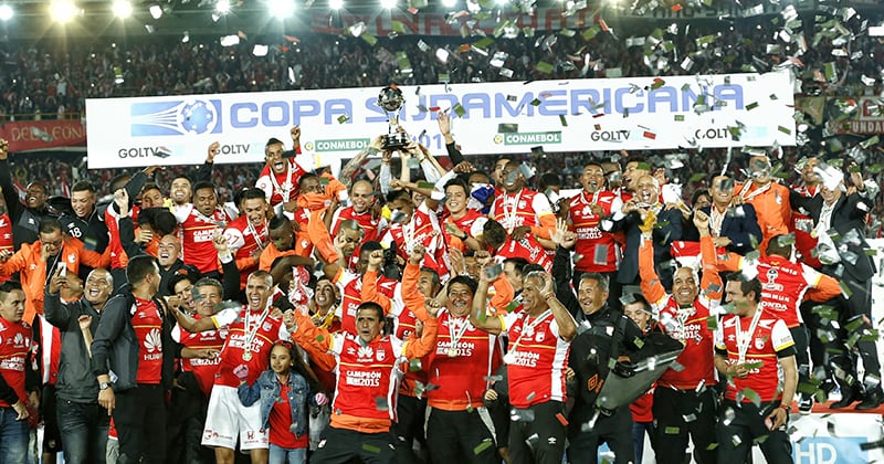 Santa Fe ganó la Copa Sudamericana al argentino  Huracán en 2015.