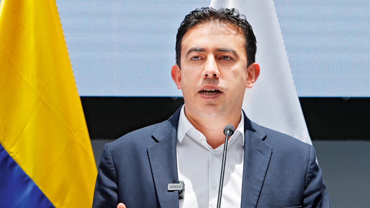 Alexander Vega ha dicho que no renunciará a su cargo y que en Colombia es imposible hacer fraude electoral. Rechazó los señalamientos en su contra.