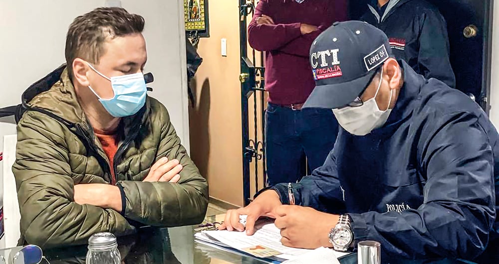  Desde el principio, Jhonier Leal era el principal sospechoso del homicidio de su hermano Mauricio y de su mamá, Marleny Hernández. Fue capturado y, aunque trató de negarlo, las pruebas lo condenaron.