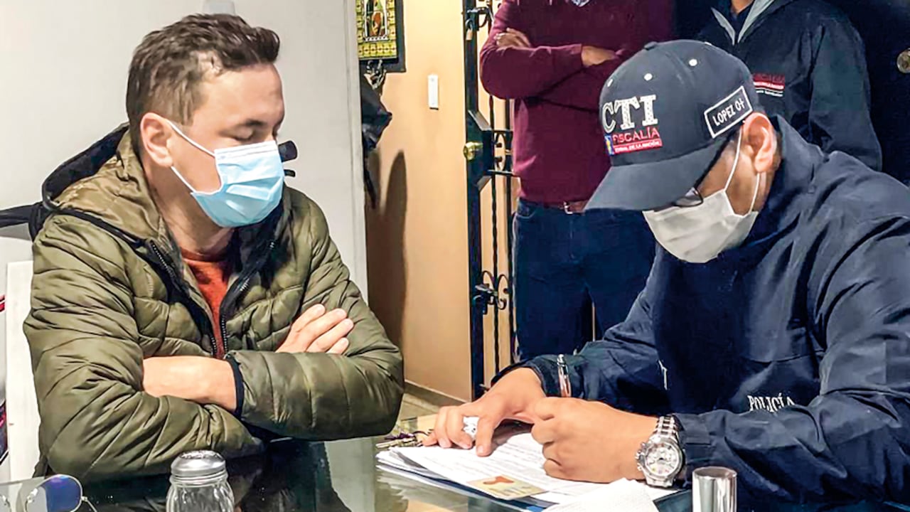 Desde el principio, Jhonier Leal era el principal sospechoso del homicidio de su hermano Mauricio y de su mamá, Marleny Hernández. Fue capturado y, aunque trató de negarlo, las pruebas lo condenaron.