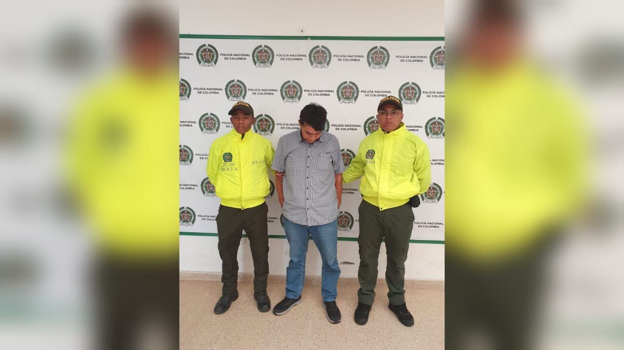 El abogado, Rubiel Díaz Londoño, fue capturado por la Policía tras reportar una orden de captura vigente por doble homicidio.