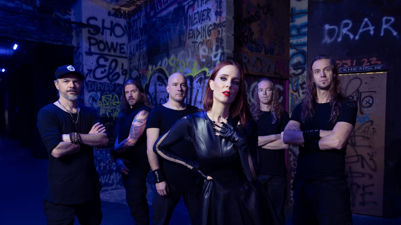 Epica, una de las agrupaciones más destacadas del metal sinfónico mundial, celebra 25 años de trayectoria.