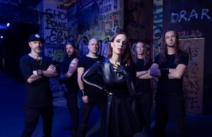Epica, una de las agrupaciones más destacadas del metal sinfónico mundial, celebra 25 años de trayectoria.
