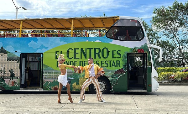 Bus turístico de Cali ofrece un recorrido por varios puntos de interés en la ciudad.