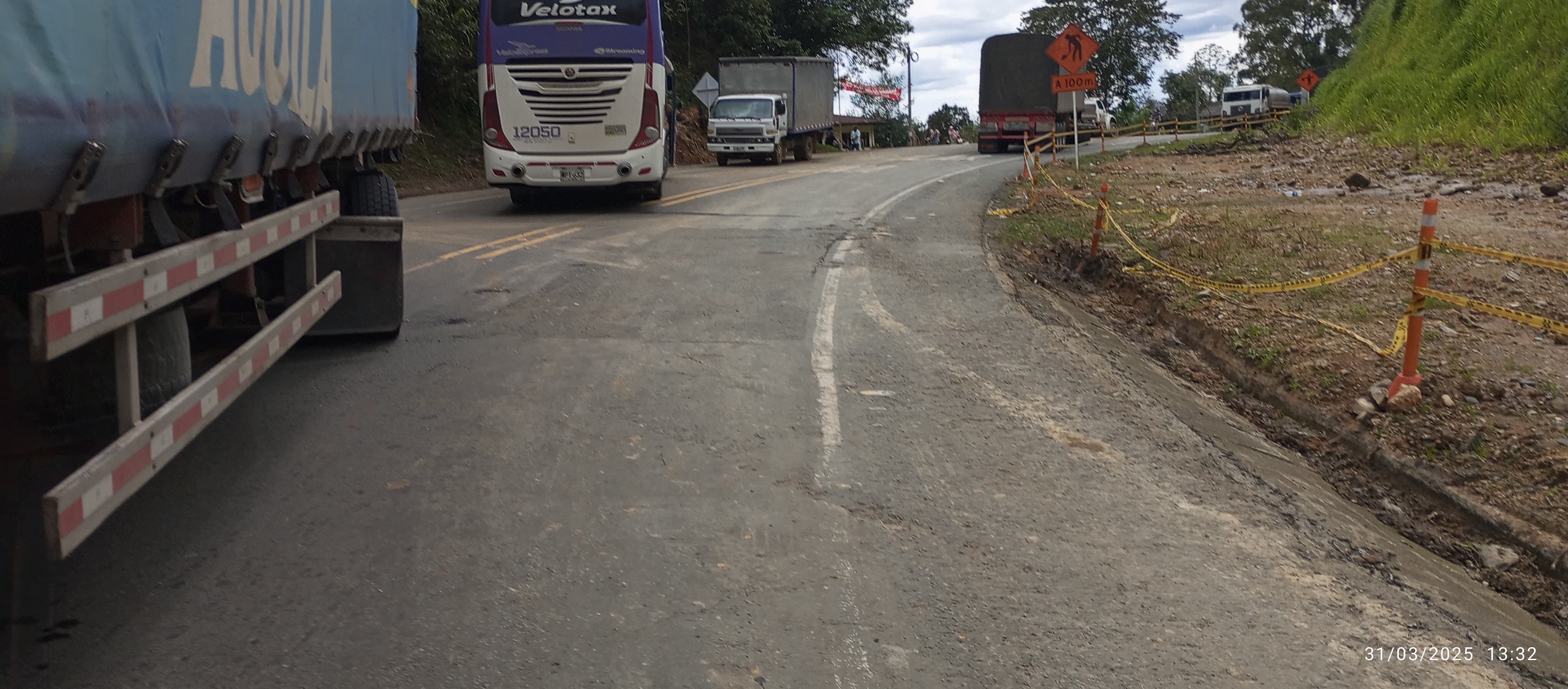 Desde la mañana de este lunes 31 de marzo se presentan bloqueos en varios tramos de la vía Popayán-Cali por parte de comunidades indígenas del oriente del Cauca.