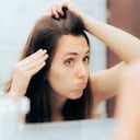 Las canas aparecen cuando hay bajo nivel de melanina.