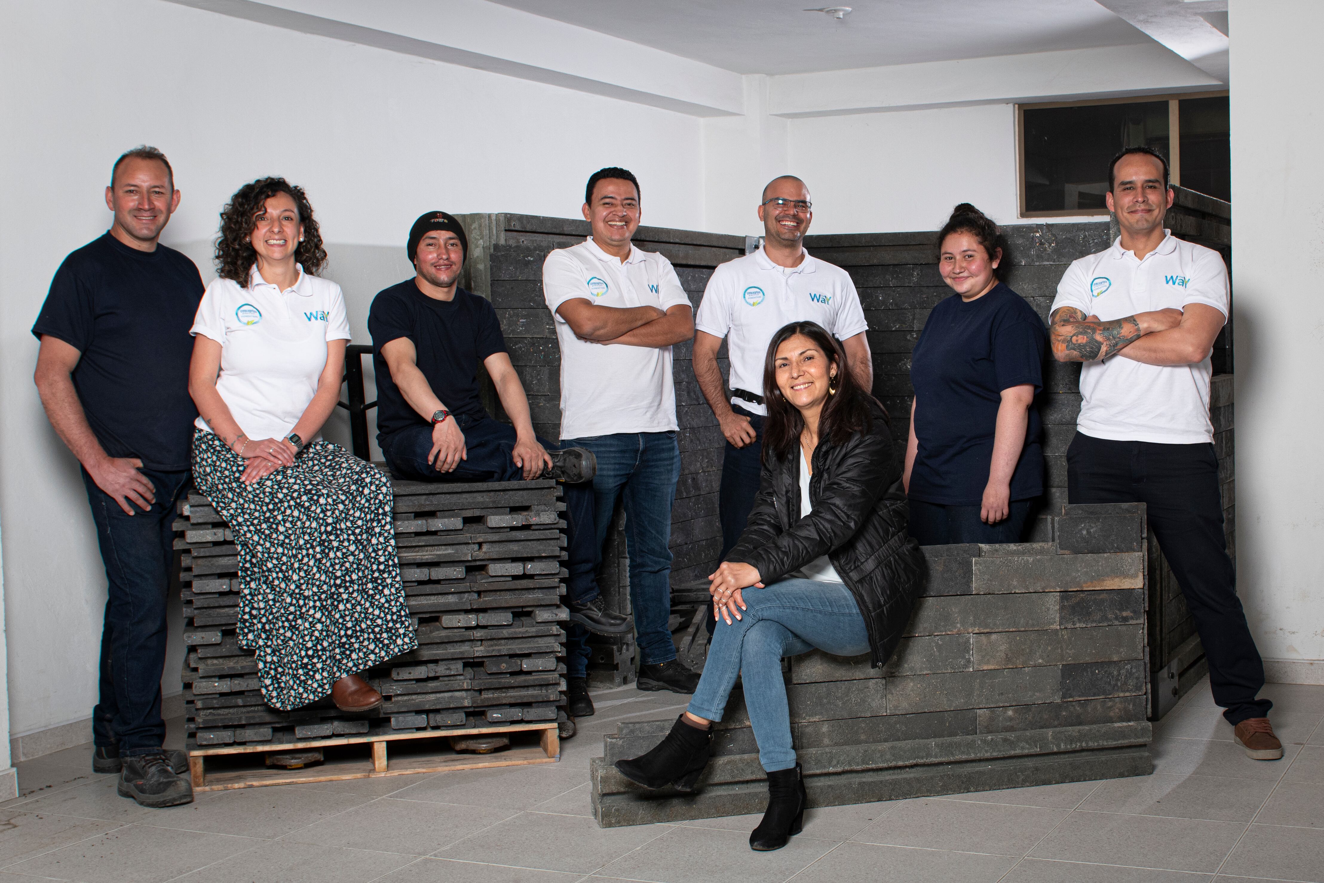 En Conceptos Plásticos, más de 2.000 toneladas de plásticos de un solo uso con convertidas en ladrillos para casas y escuelas.