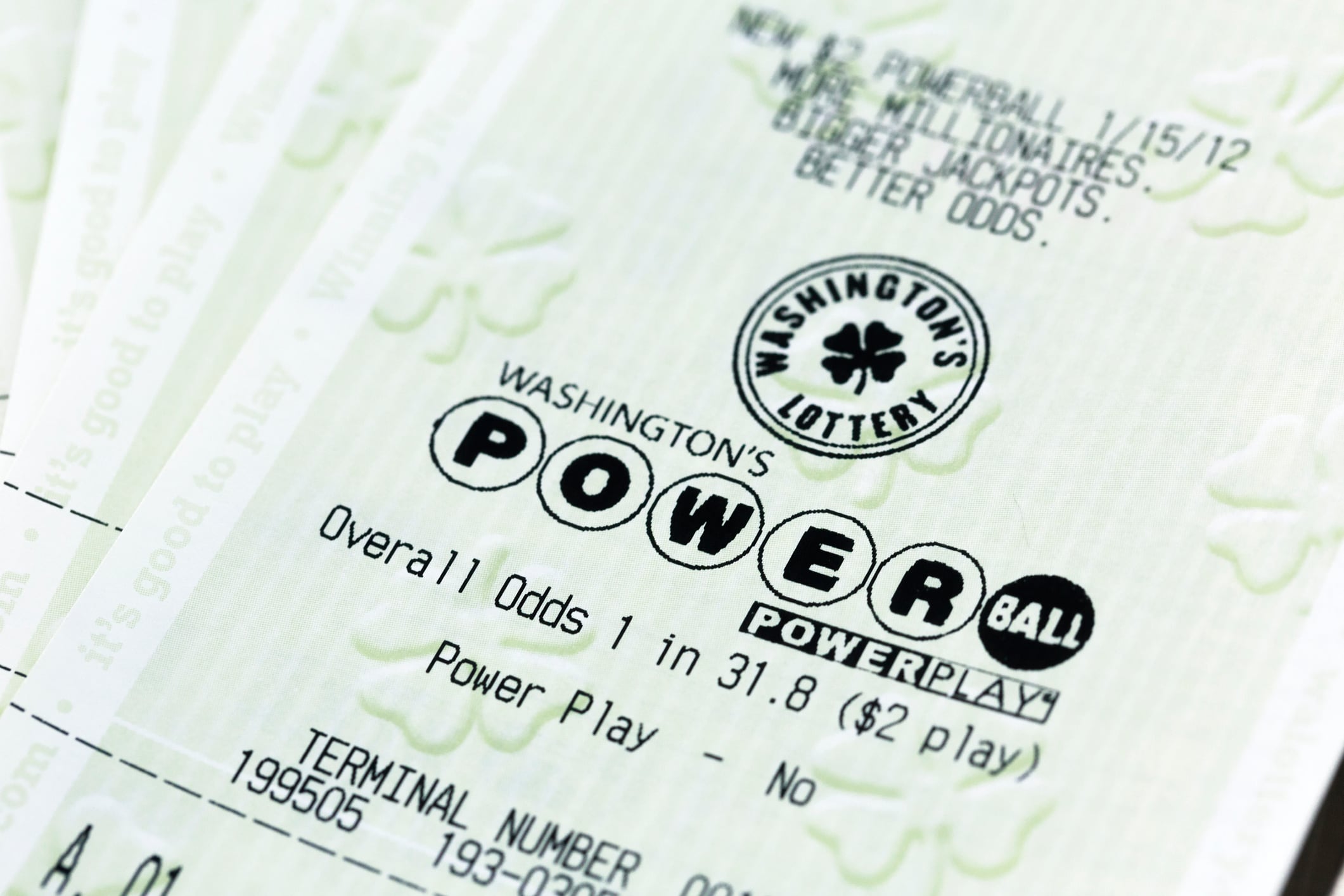 El popular juego Powerball realizó un nuevo sorteo este miércoles, despertando el interés por su creciente premio mayor.