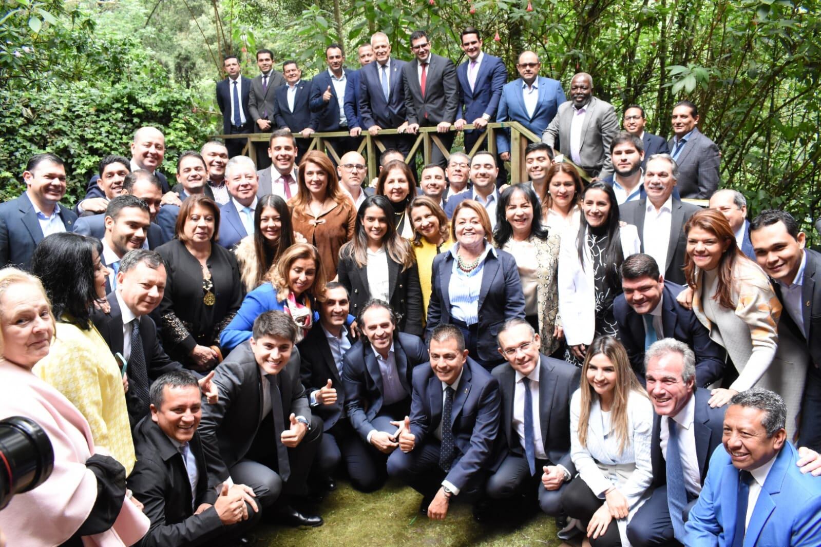 Federico Gutiérrez recibe apoyo partido conservador en el Metropolitan Club