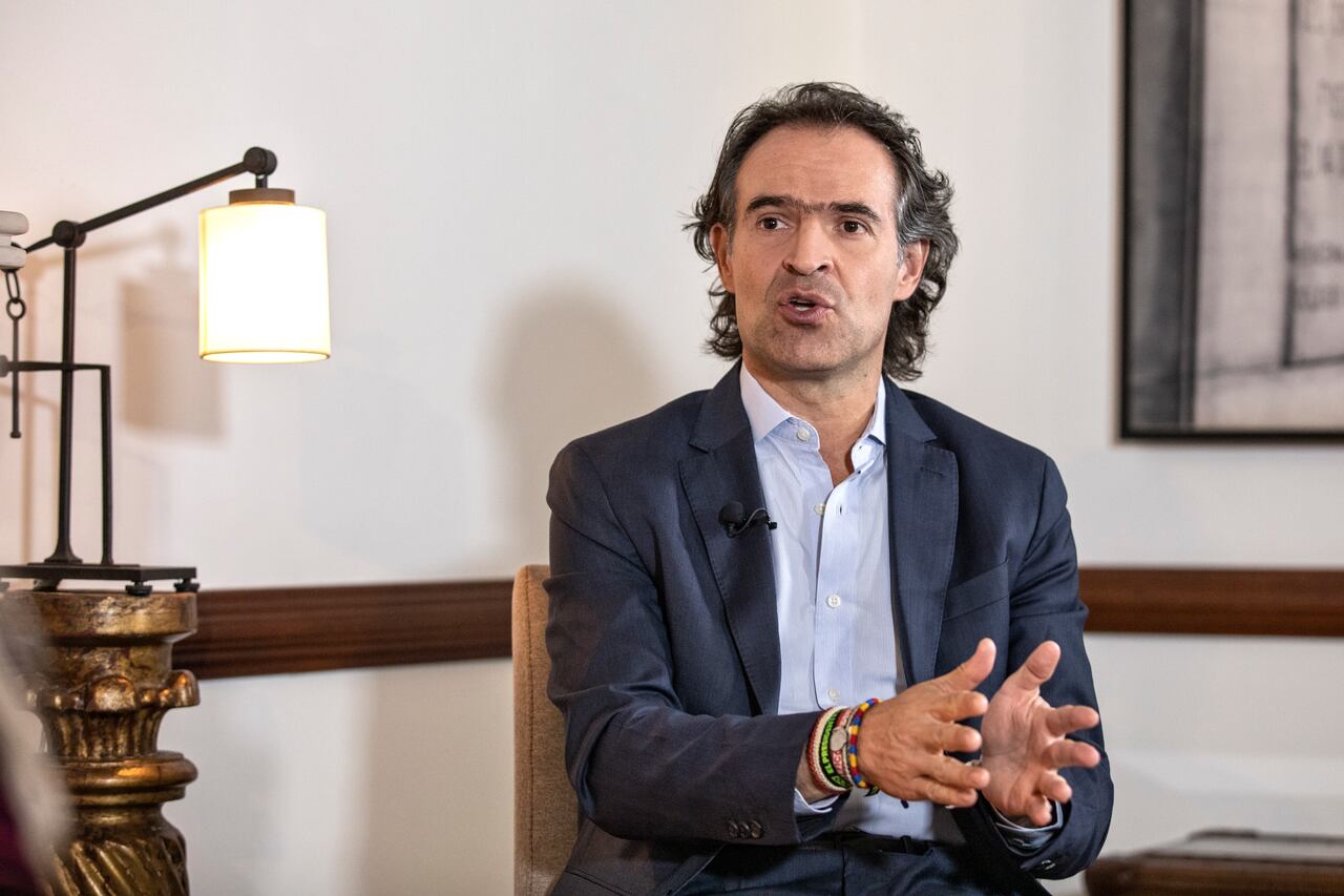 Federico Gutiérrez entrevista con Vicky Dávila